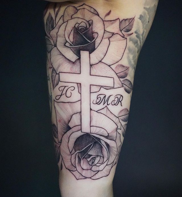 18 Beautiful Designs of Cross With Roses Tattoo on Arm - 91tattoos