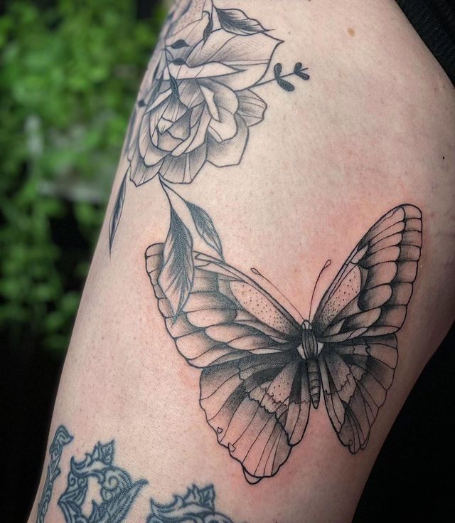 Classic Black And Grey Roses With Butterflies Tattoo On Right Thigh
