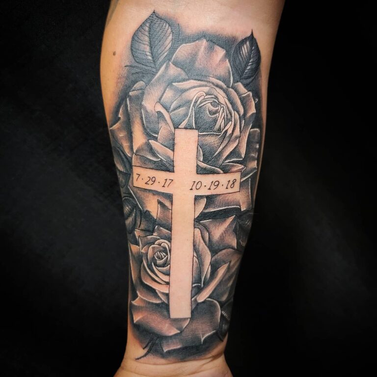 Best 70+ Cross With Roses Tattoo - November 2024