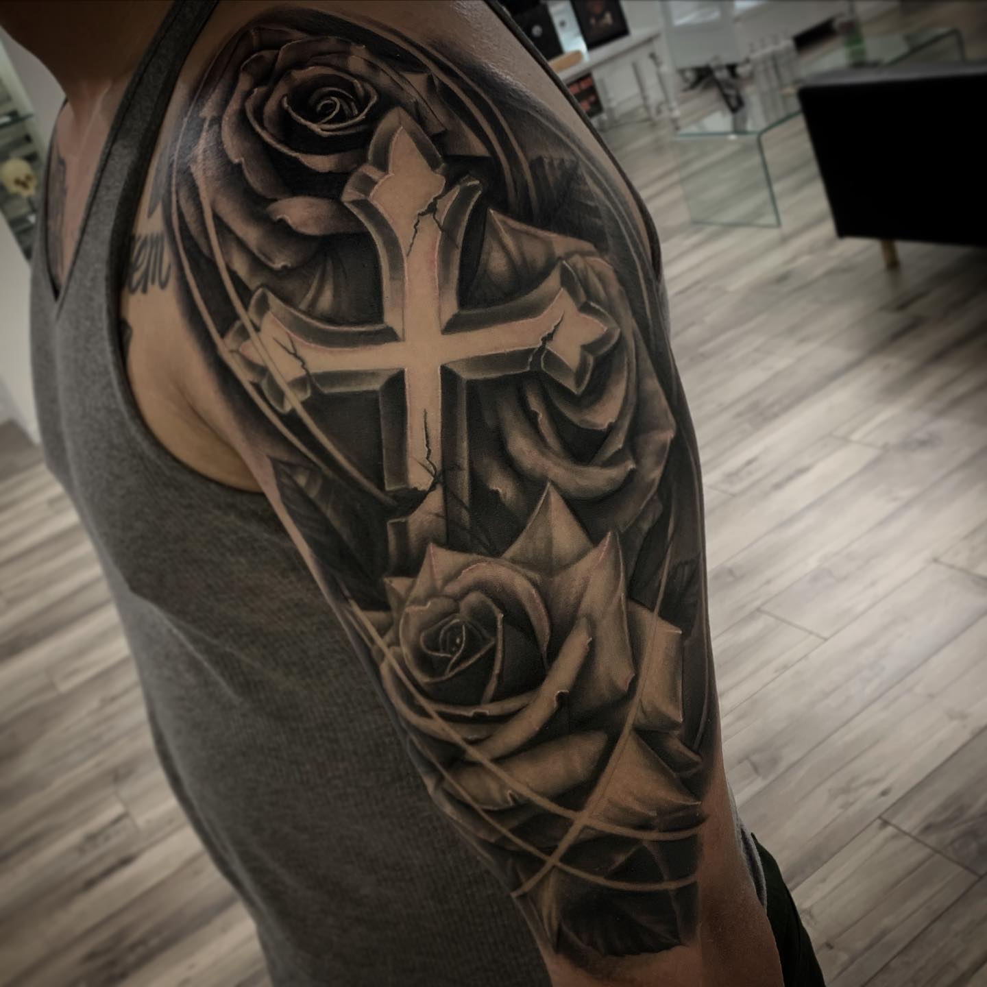 Best 70+ Cross With Roses Tattoo - November 2024