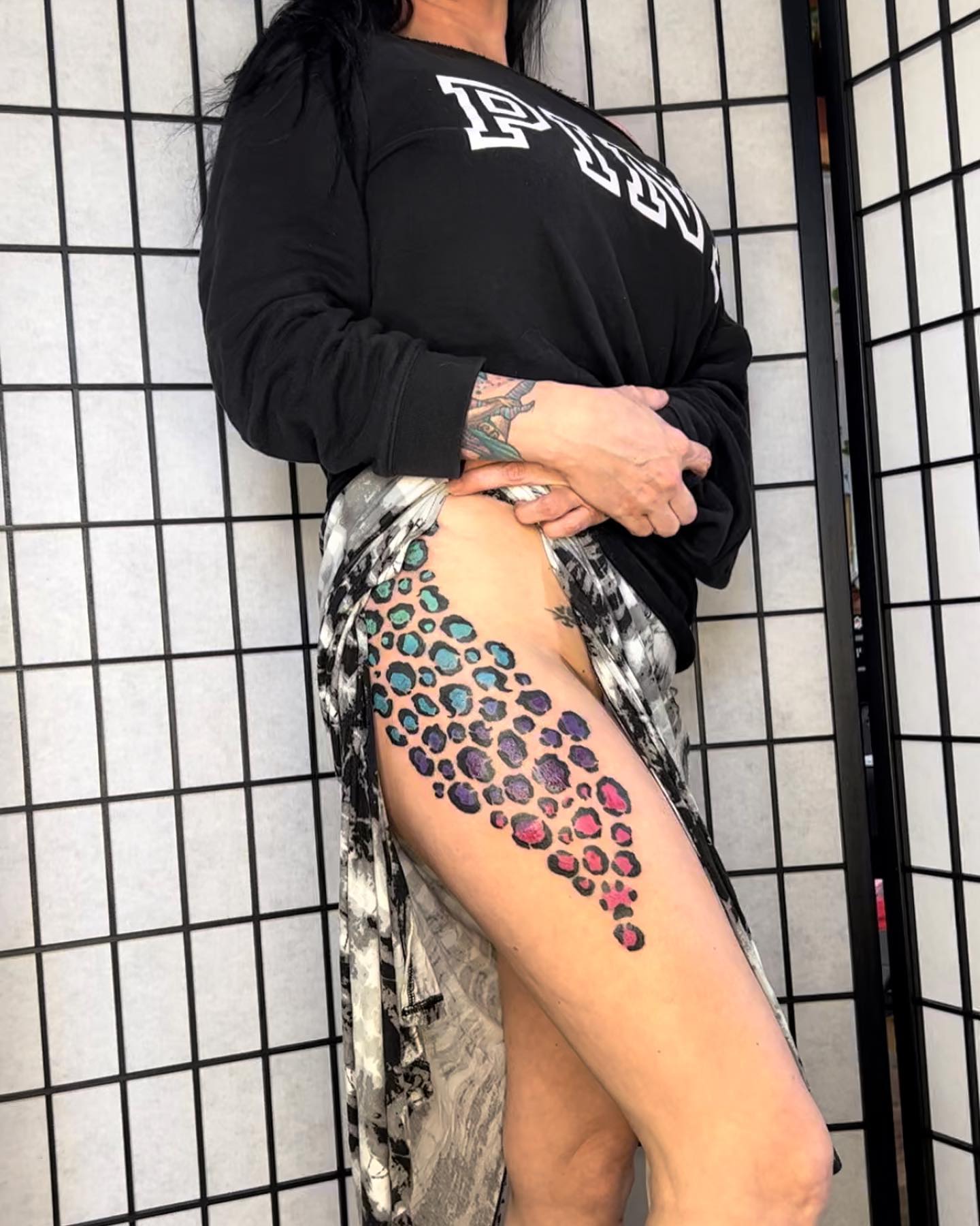 Striking And Vibrant Leopard Print Leg Hip Tattoo On Thigh 