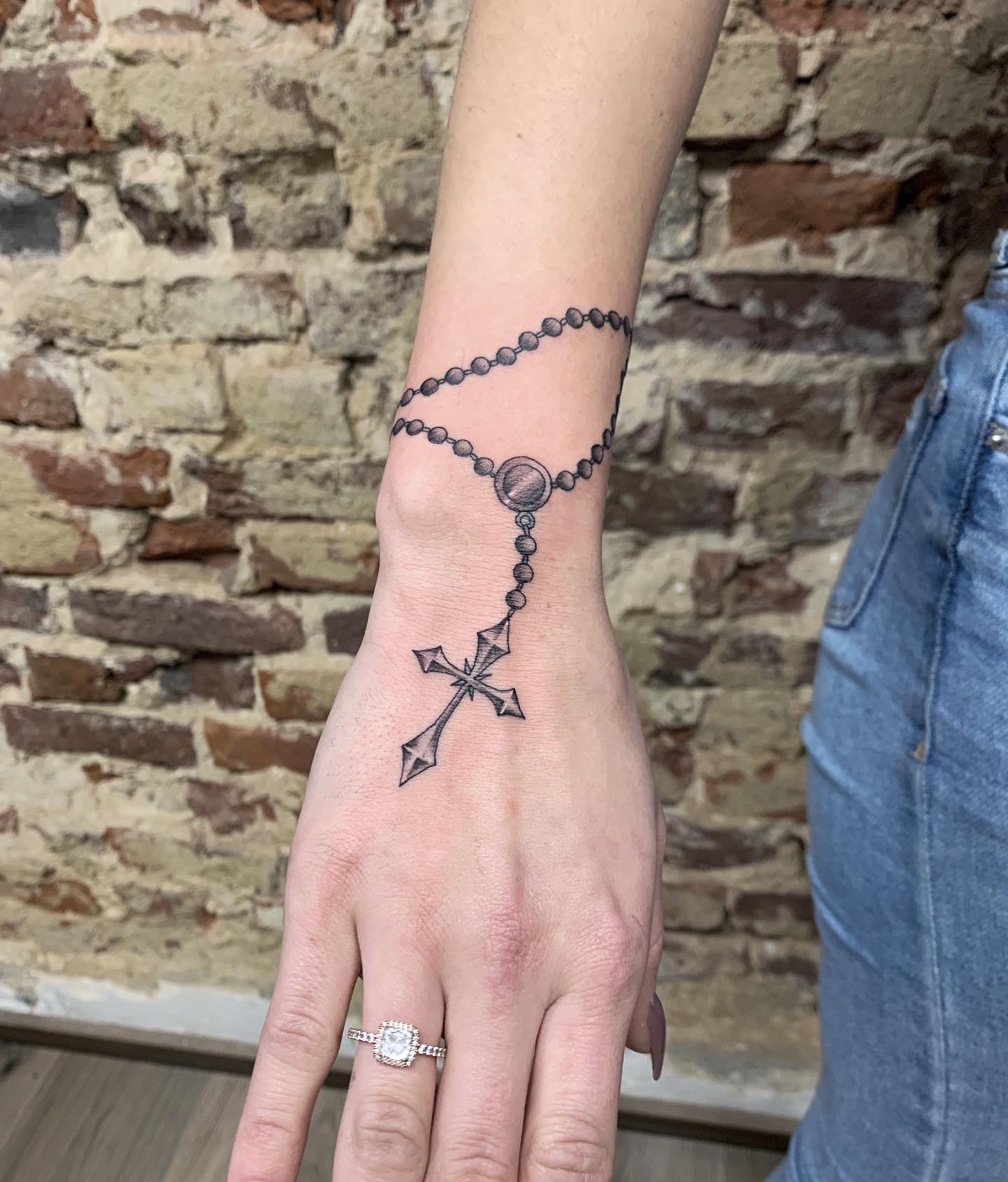 70+ Best Designs of Hand Tattoos for Women - December 2024