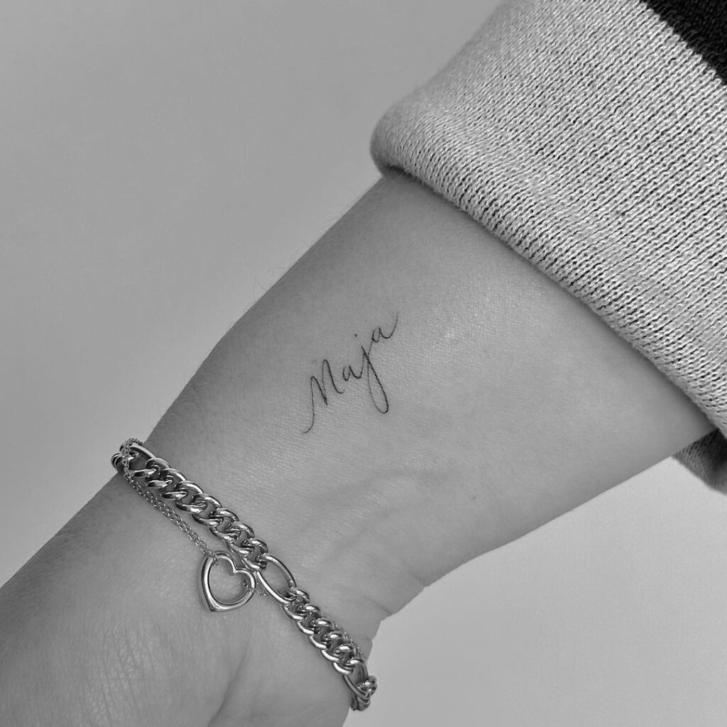 tattoos for girls on wrist names